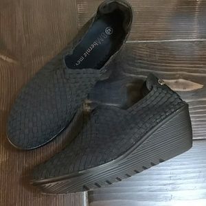 Bernie mev. Classic Black Wedges